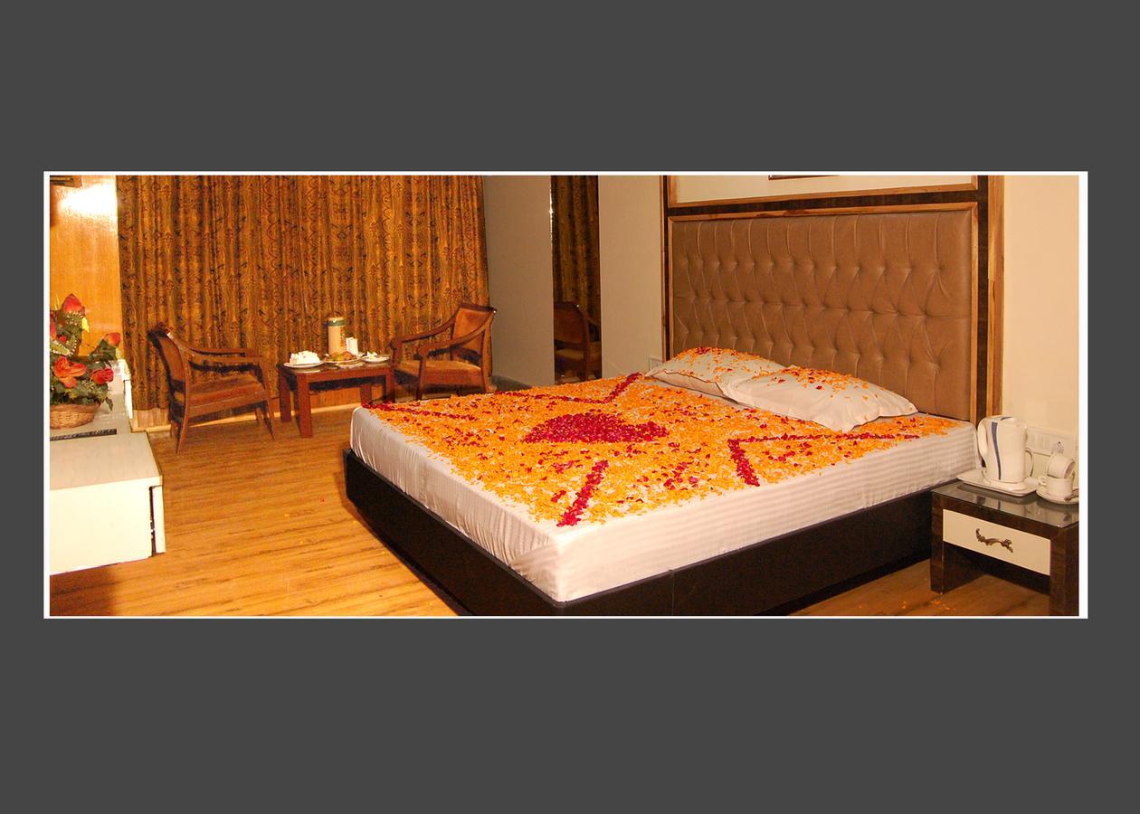 Hotel Out Town Manāli Buitenkant foto