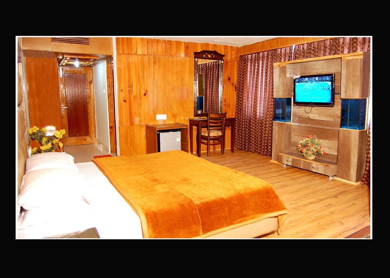 Hotel Out Town Manāli Buitenkant foto