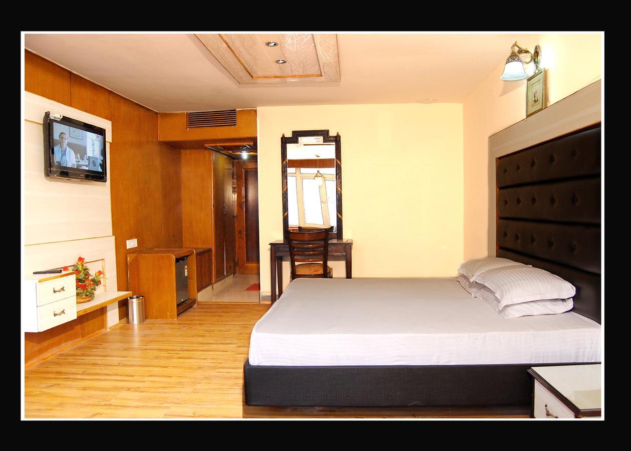 Hotel Out Town Manāli Buitenkant foto