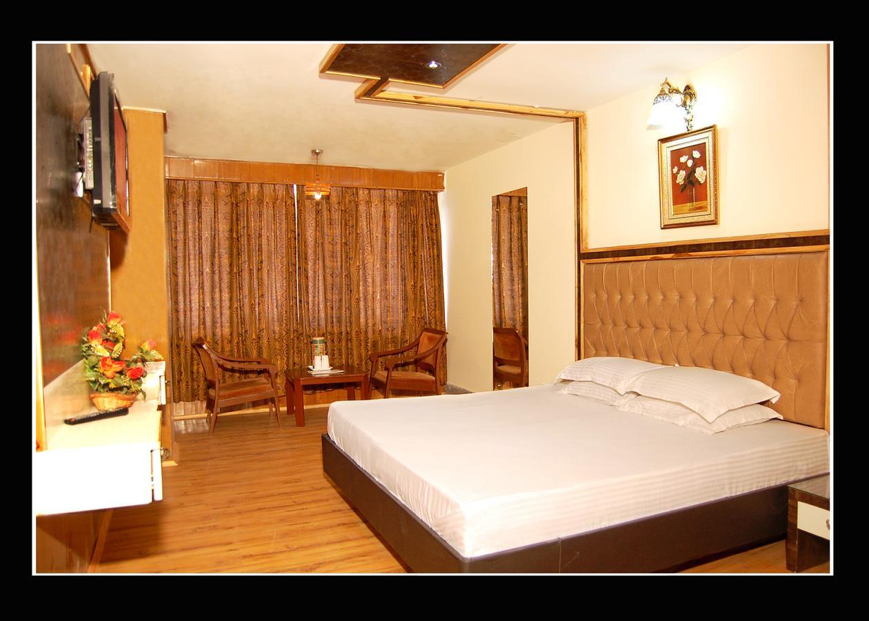 Hotel Out Town Manāli Buitenkant foto